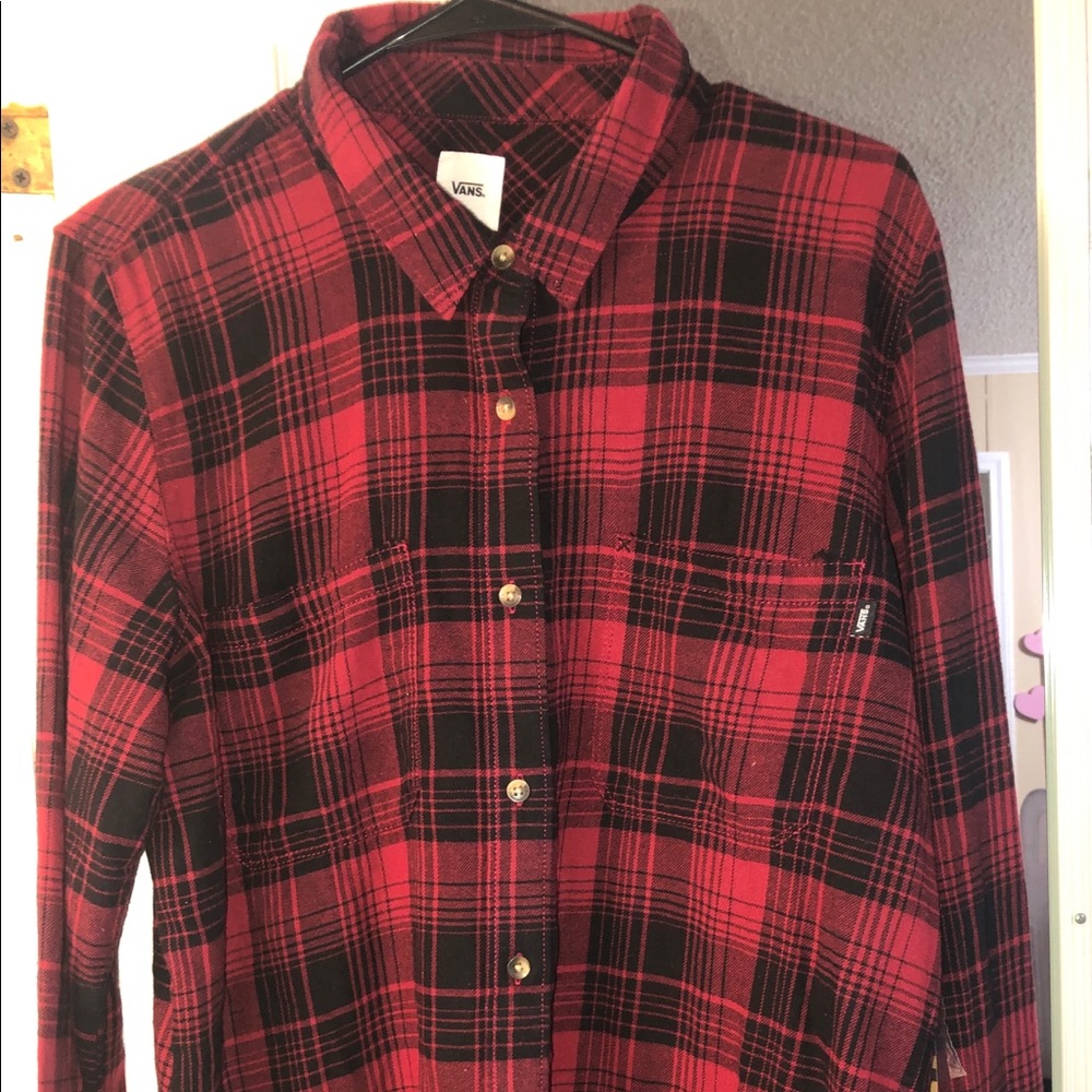 Women’s plaid long sleeve button down